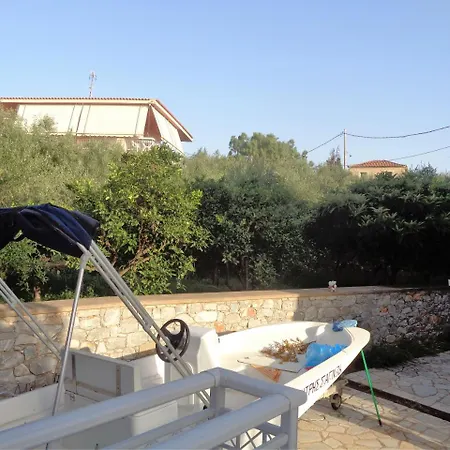 Manoleas Villas - Beautiful Maisonettes In Apartment Stoupa
